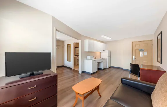 Deluxe Studio - 1 King Bed