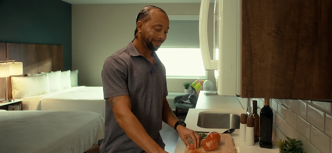 Man cooking in a hotel room