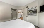 1 Bedroom Suite - 1 Queen Bed
