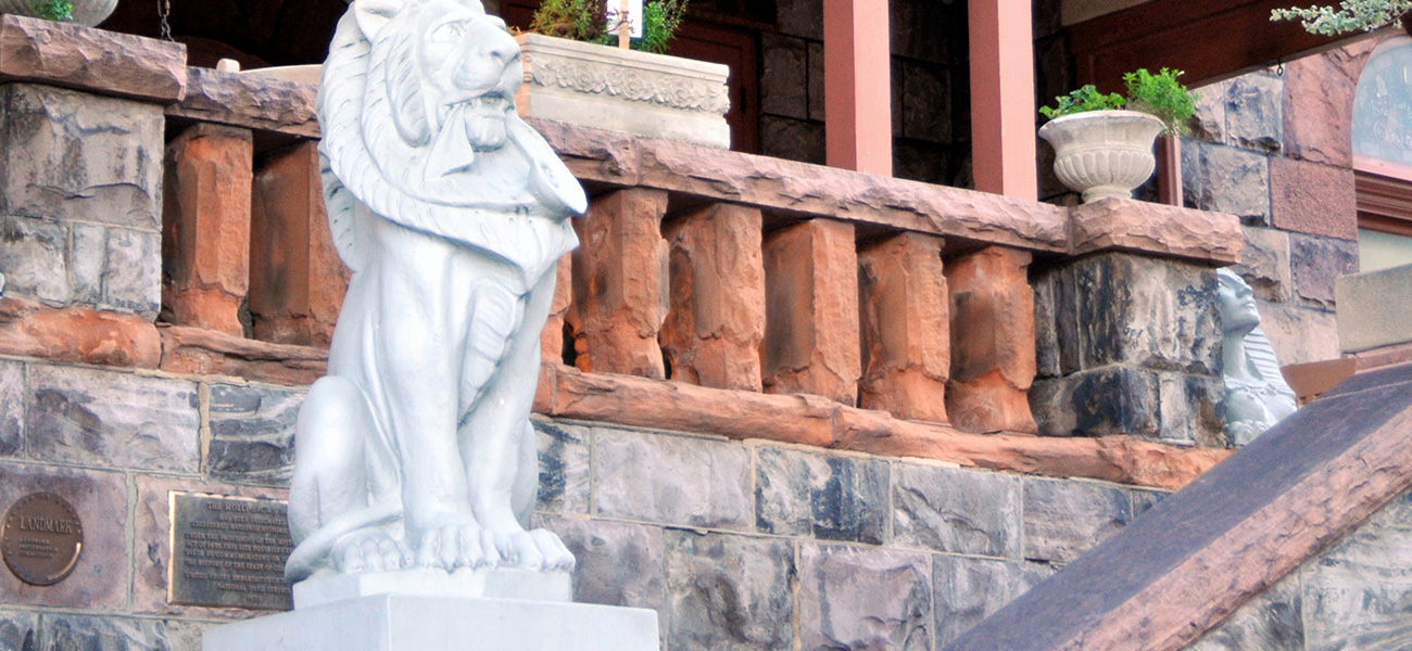 Outdoor d&eacute;cor at the Molly Brown House Museum.