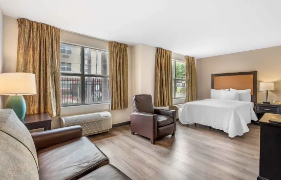 Deluxe Studio - 2 Full Beds