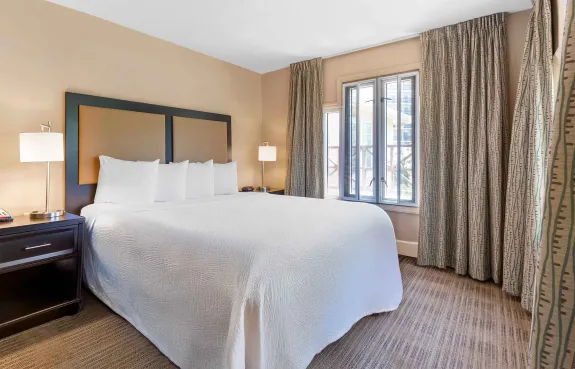 1 Bedroom Suite - 1 King Bed