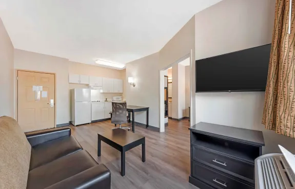 1 Bedroom Suite - 1 King Bed