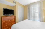 1 Bedroom Suite - 1 Queen Bed
